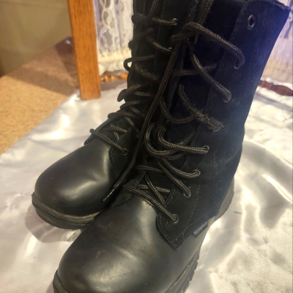 BAFFIN WOMAN'S BLACK SUEDE LONDON WATERPROOF BOOTS SZ 6